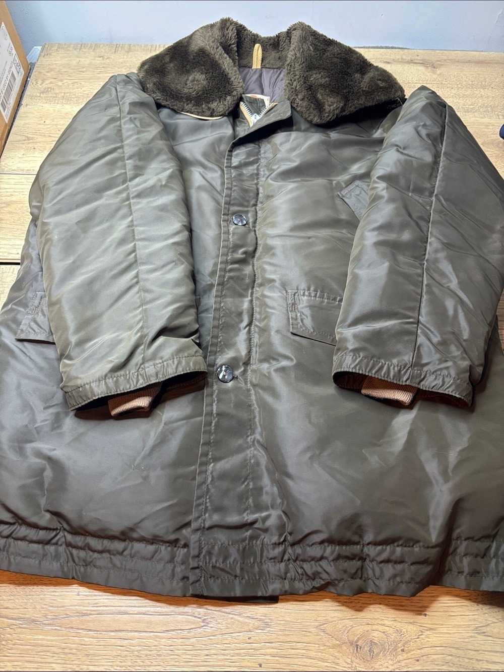 Men’s Vintage Comfy Goose Down Olive Green Puffer Coat with Faux Fur Collar L
